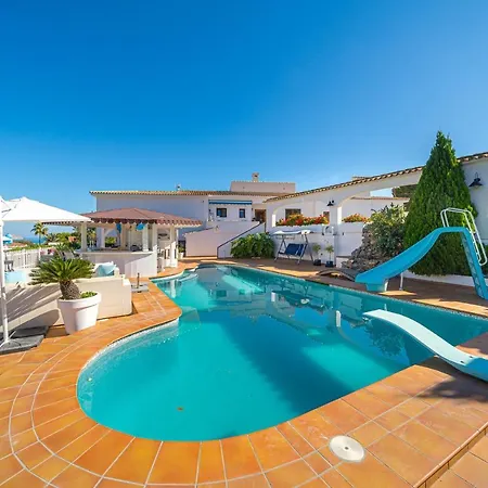 Villa Belmonte Family
